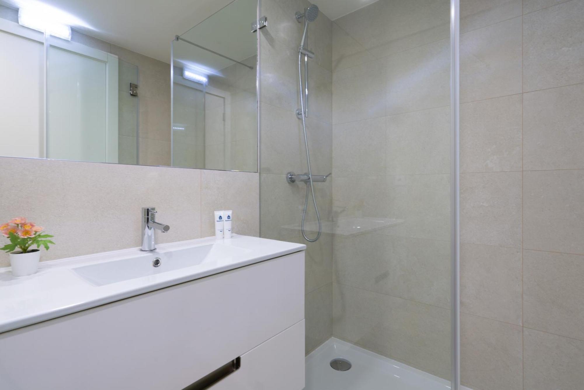 Host Wise - Central Private Flats - Terrace بورتو المظهر الخارجي الصورة